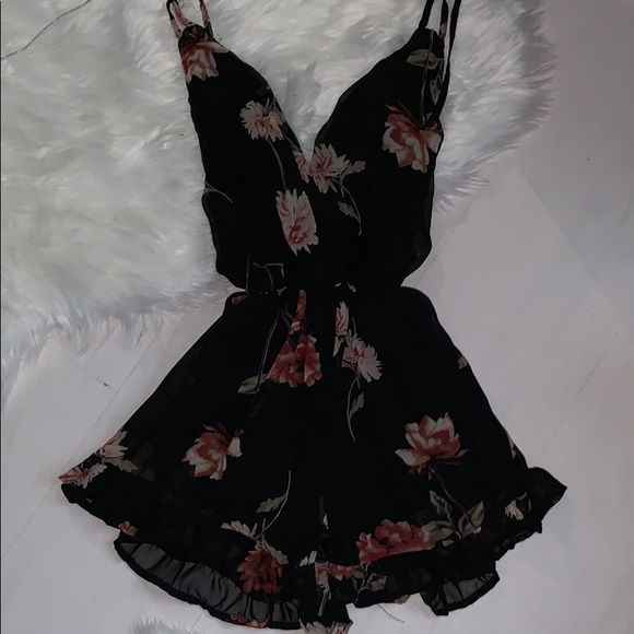 Black floral romper - Picture 1 of 1